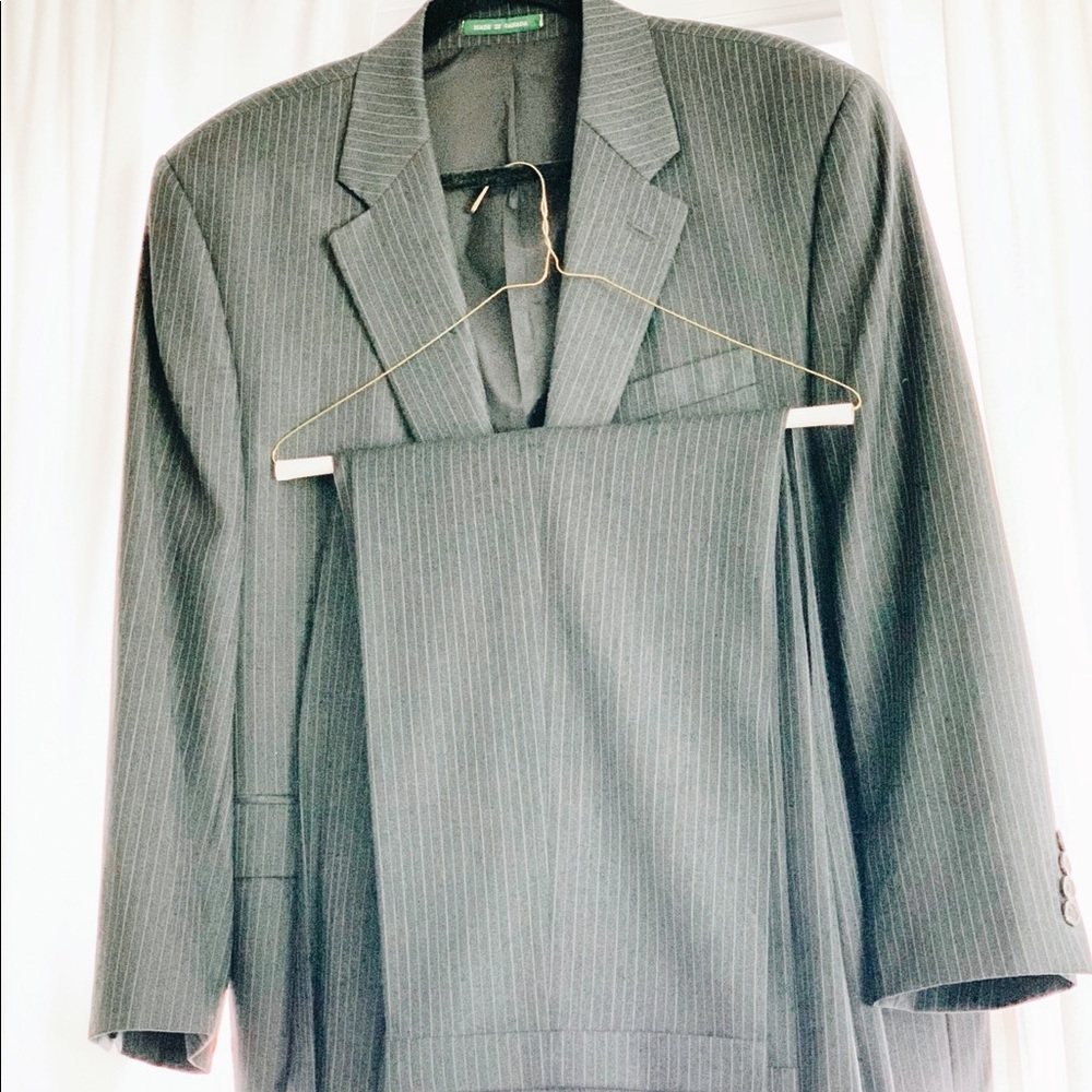 Mens Ralph Lauren suit large gray with pin stripes